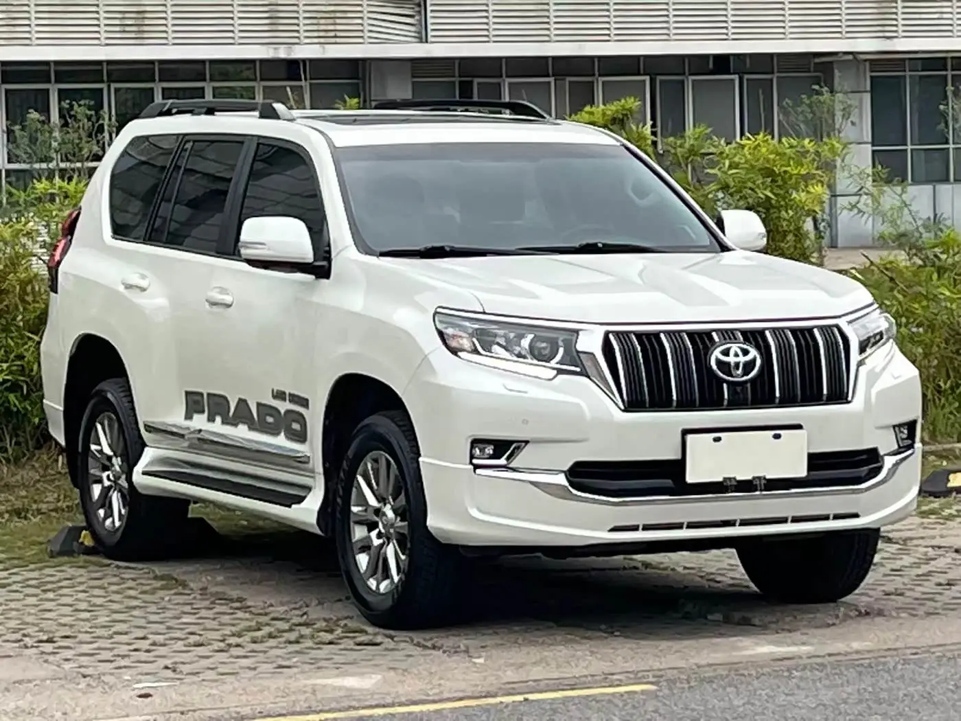 Toyota Prado 2019 — Photo 2/15