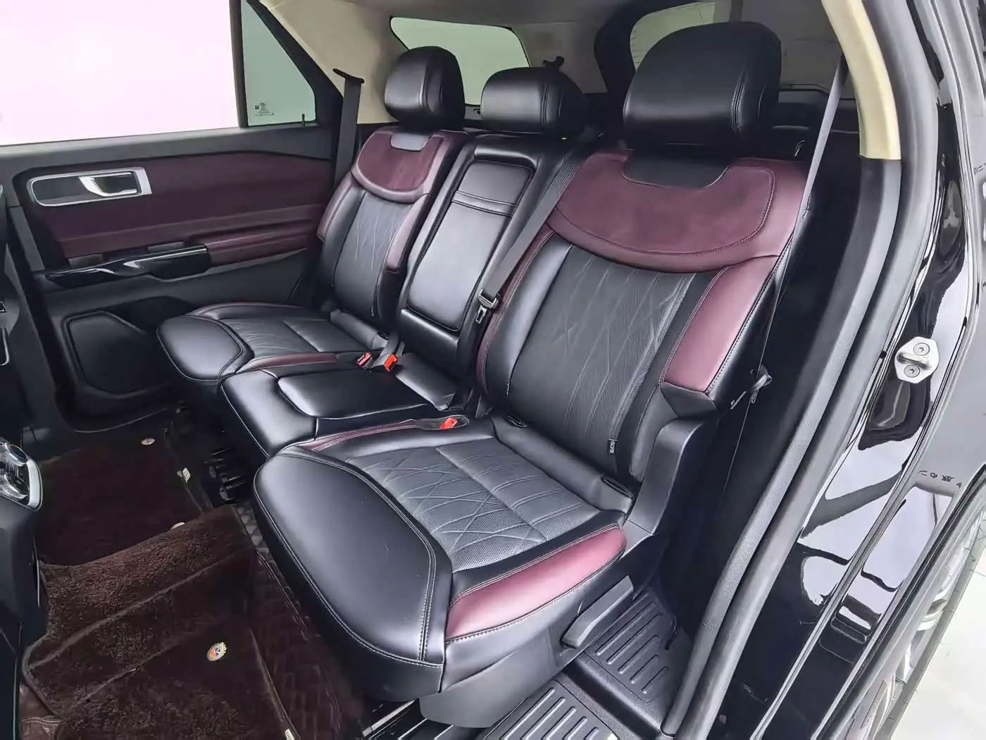 Ford Explorer 2023 — Photo 16/20