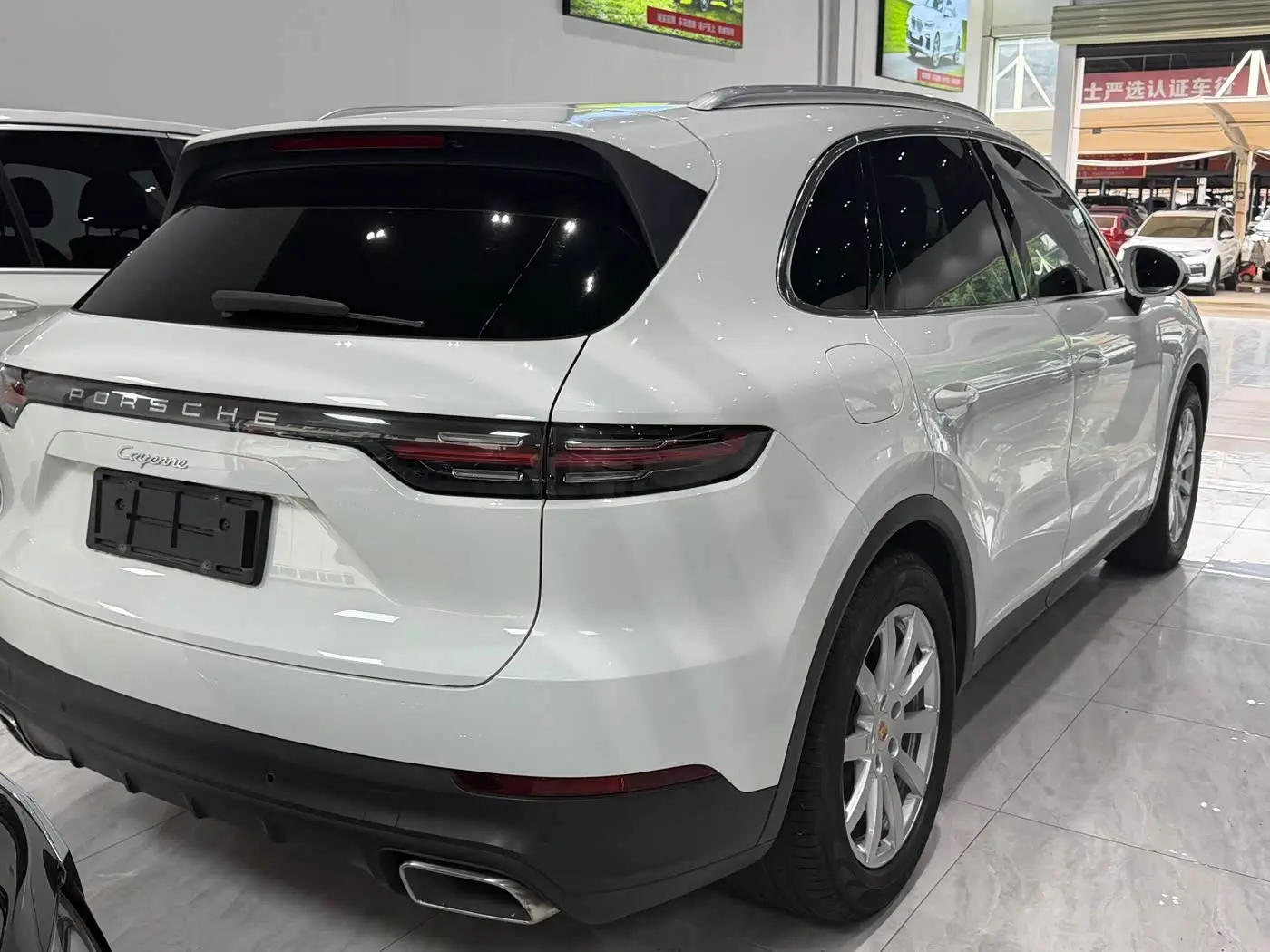 Porsche Cayenne 2018 — Photo 15/16