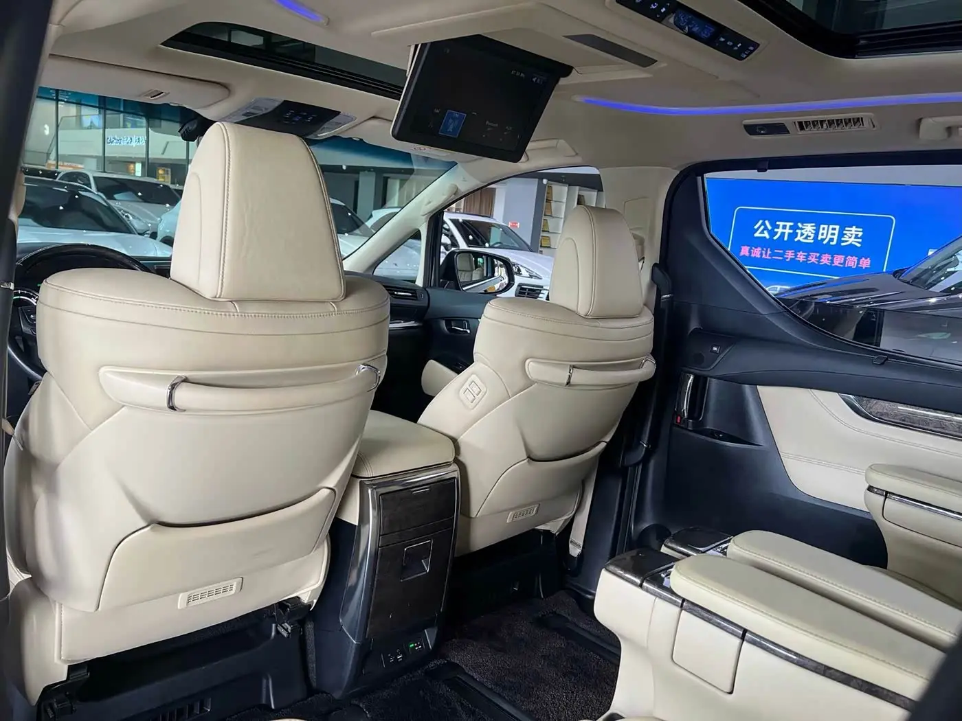 Toyota Vellfire 2020 — Photo 4/9