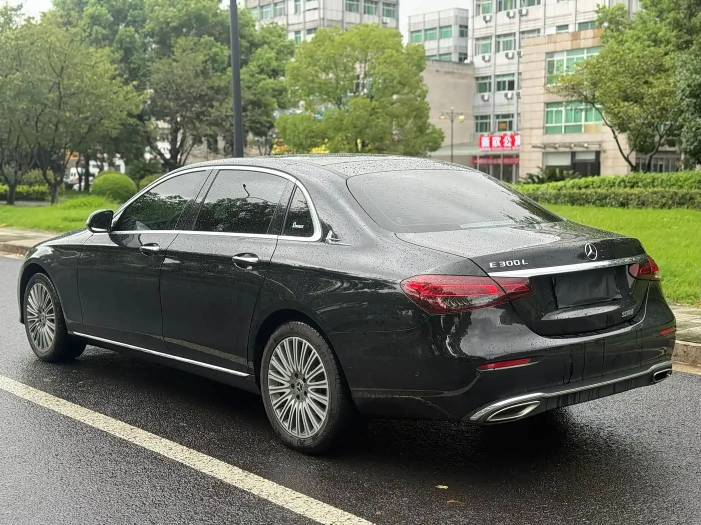 Mercedes-Benz E-Class 2021 — Photo 7/9