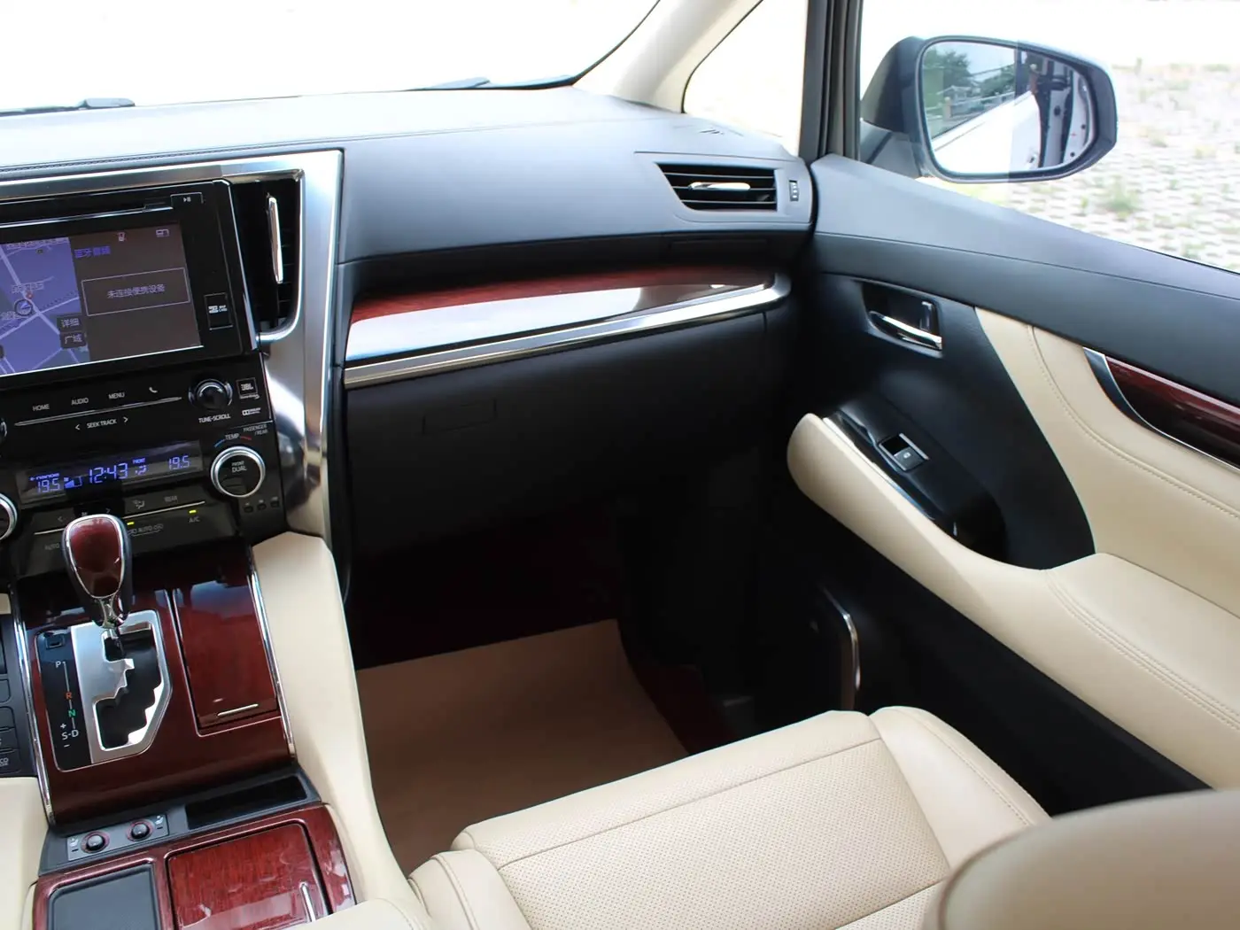 Toyota Alphard 2016 — Фото 18/20