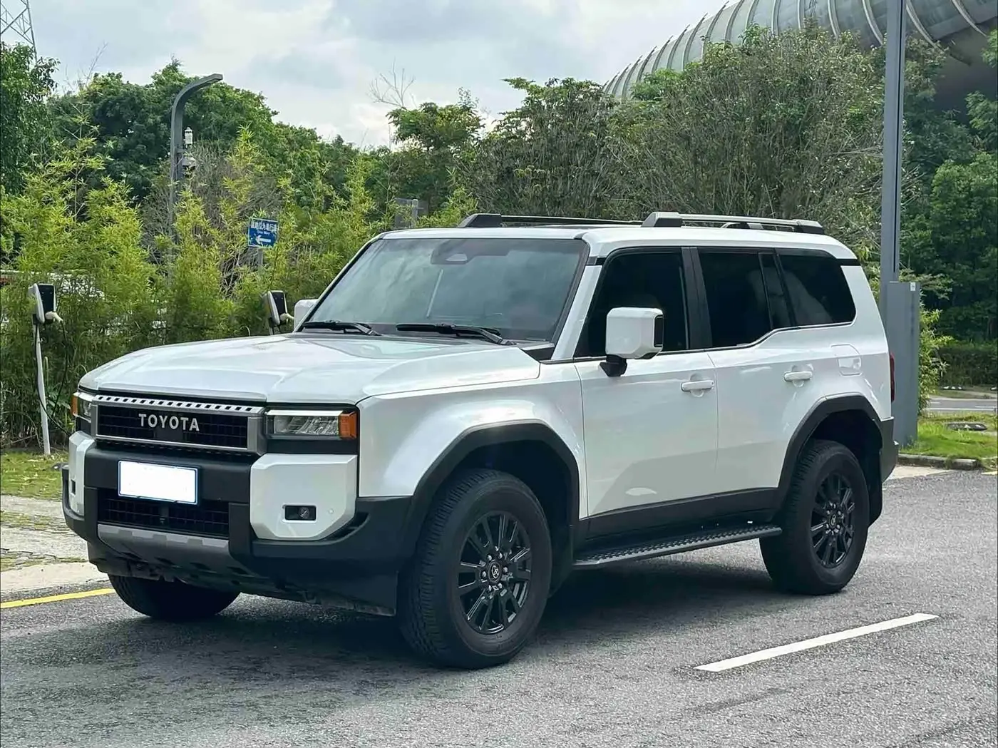 Toyota Prado 2025 — Photo 2/19