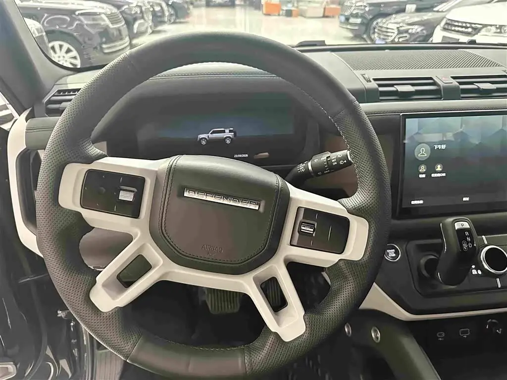 Land Rover Defender 2023 — Photo 8/19