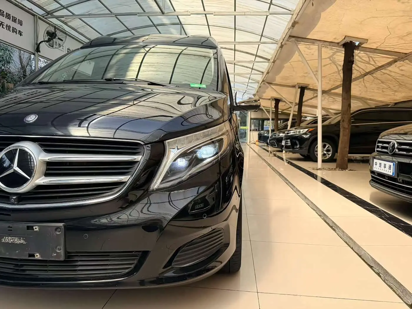 Mercedes-Benz V-Class 2017 — Photo 3/18