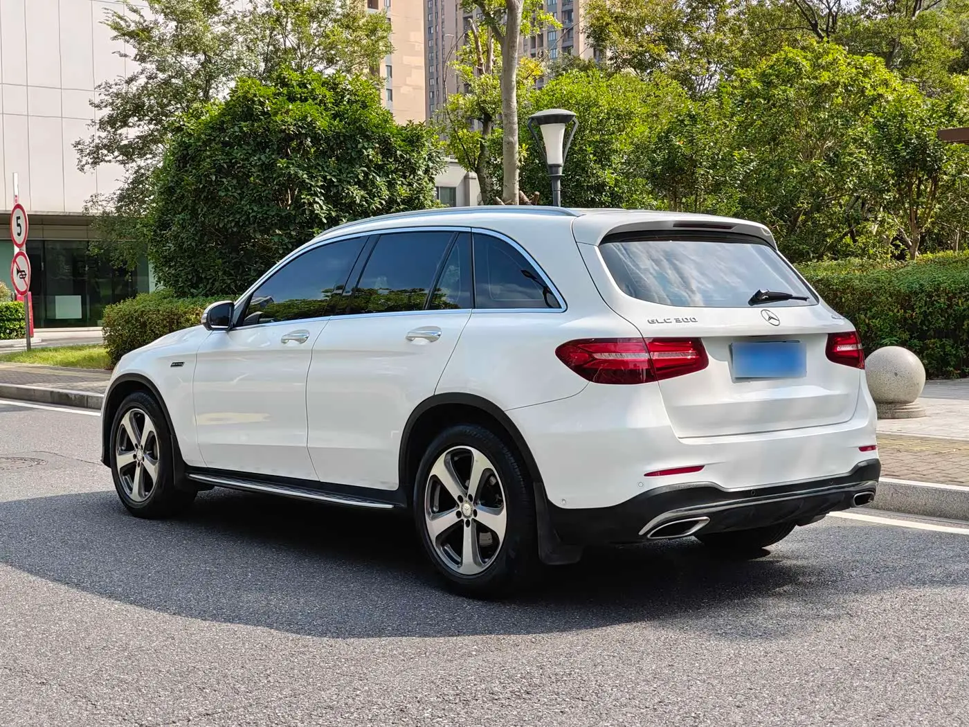Mercedes-Benz GLC 2017 — Фото 4/16