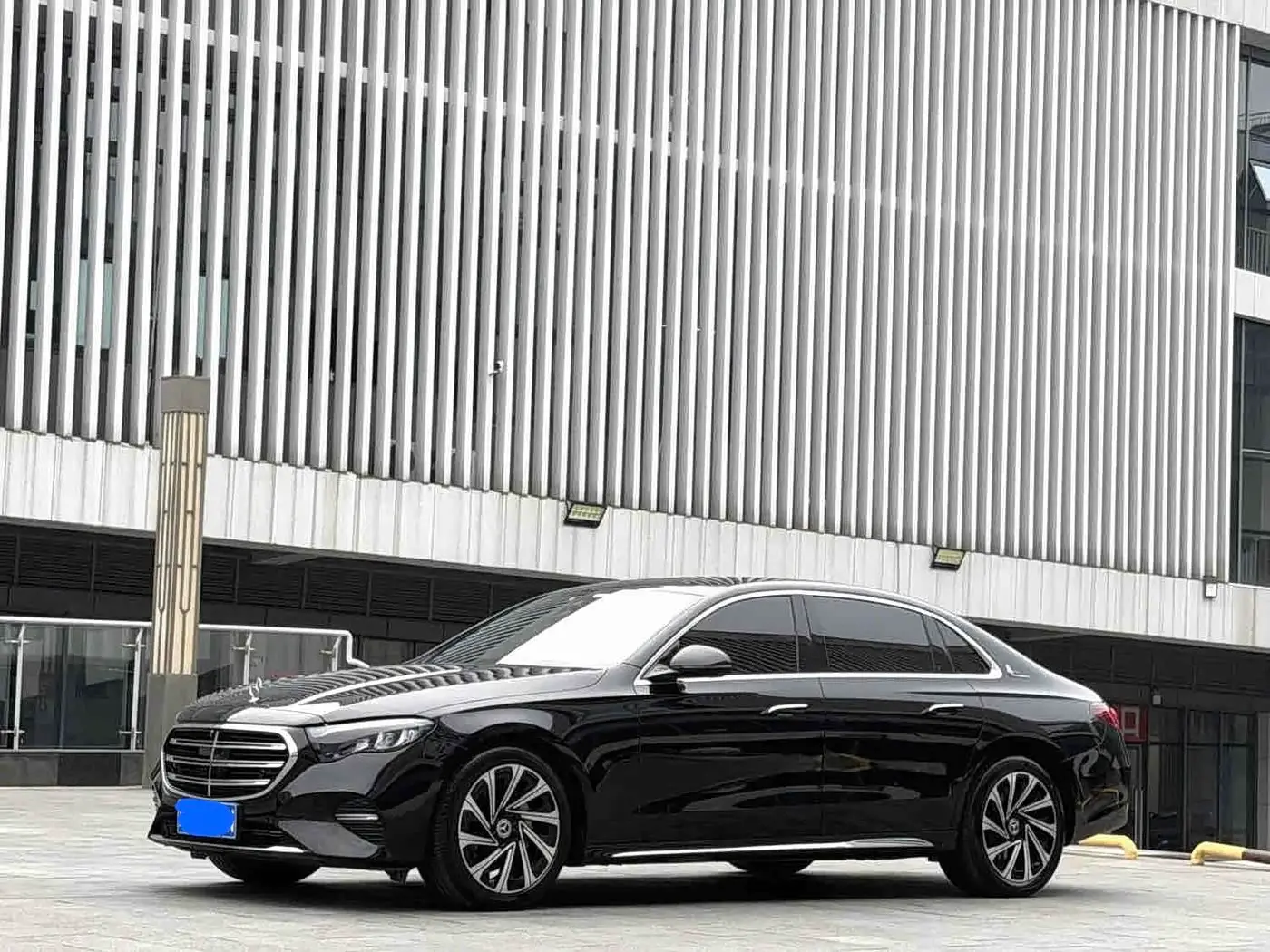 Mercedes-Benz E-Class 2024 — Фото 1/9