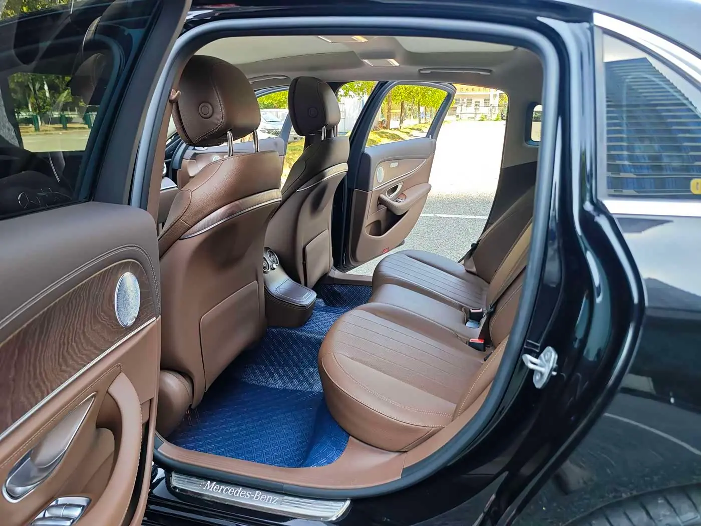 Mercedes-Benz E-Class 2021 — Photo 6/20