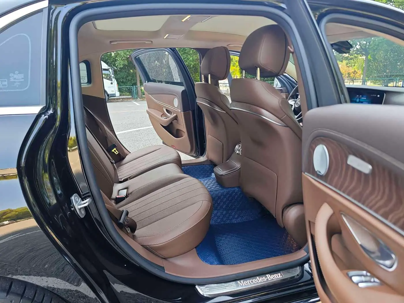 Mercedes-Benz E-Class 2021 — Photo 14/20