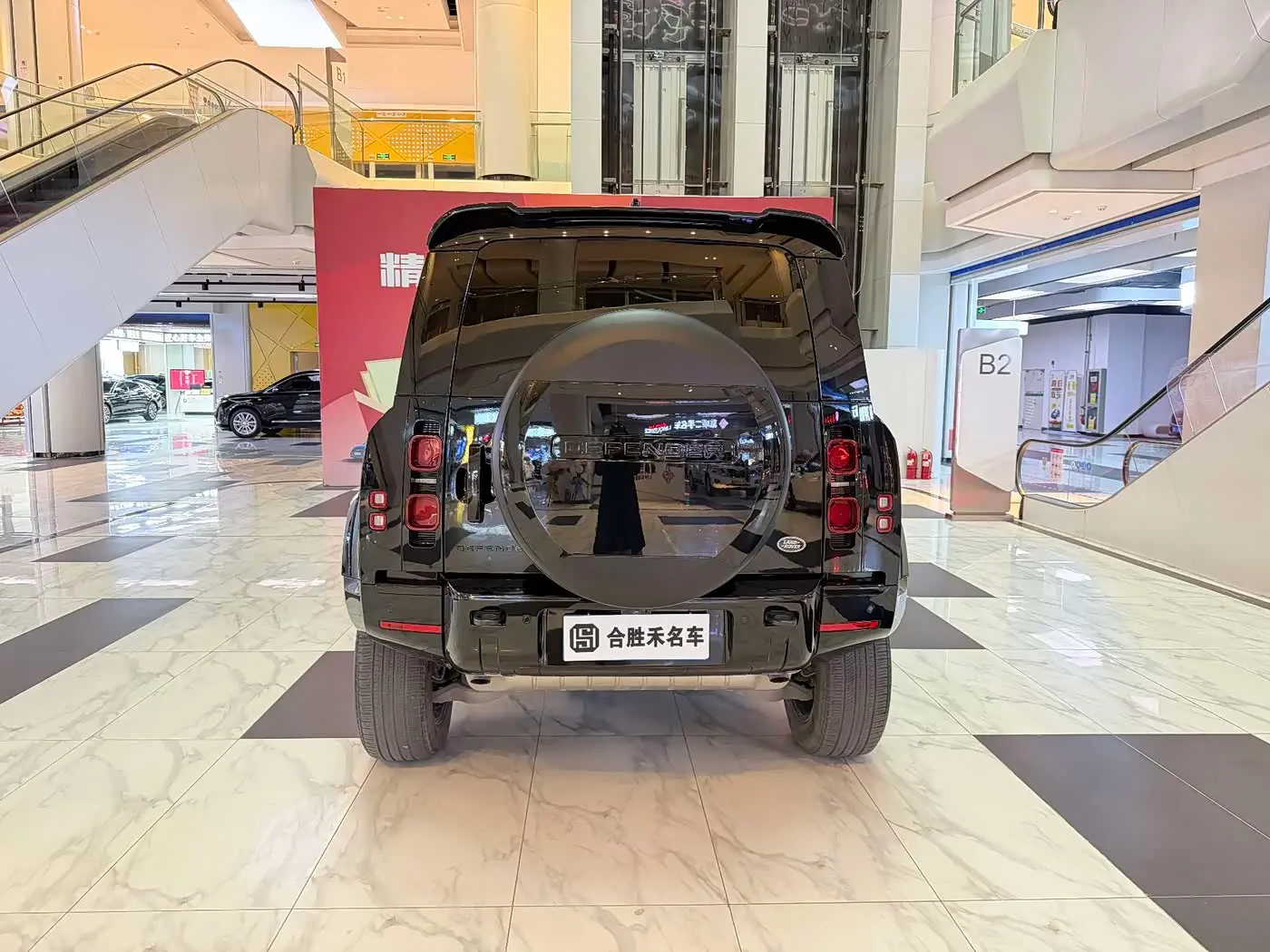 Land Rover Defender 2021 — Фото 13/14