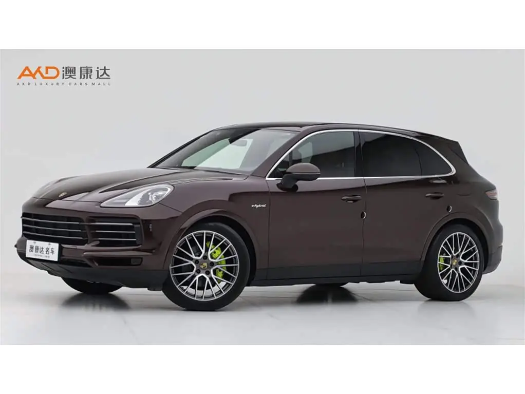 Porsche Cayenne New Energy 2021 — Photo 1/10