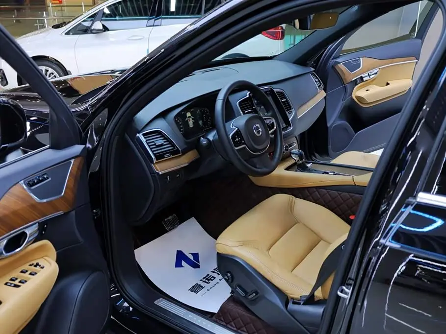 Volvo XC90 2018 — Photo 16/20