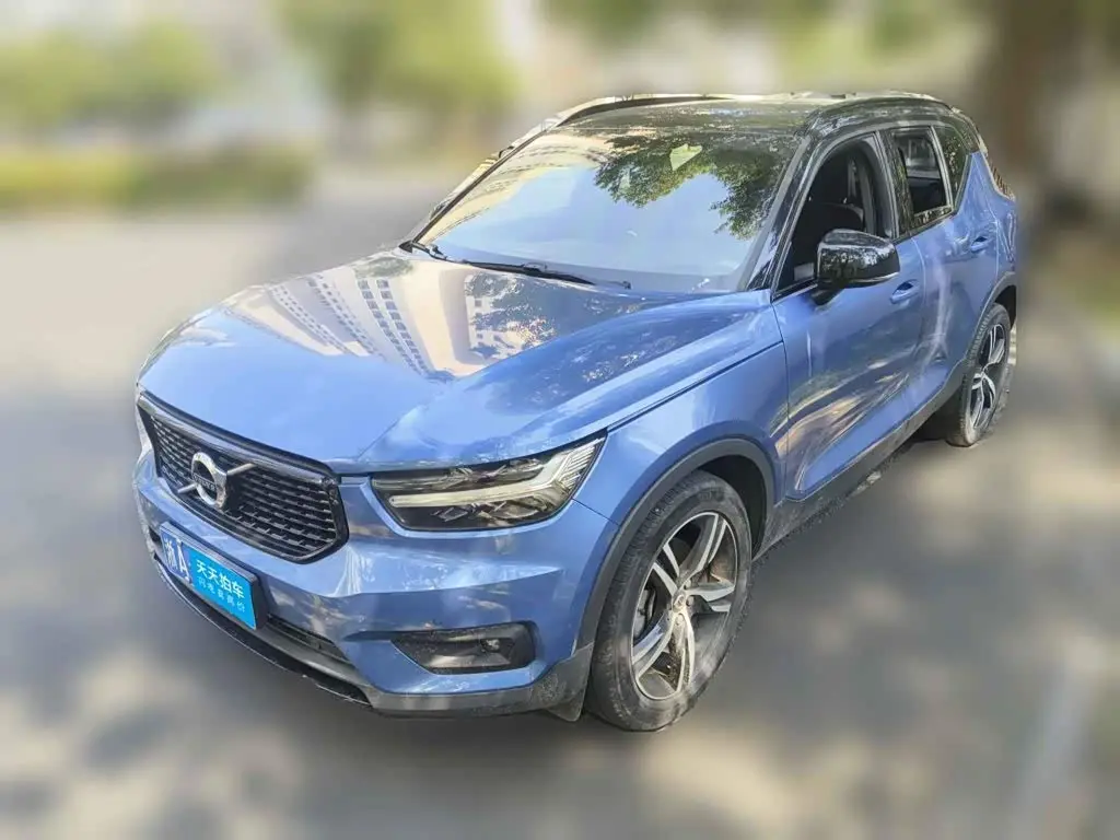 Volvo XC40 2020 — Фото 1/13