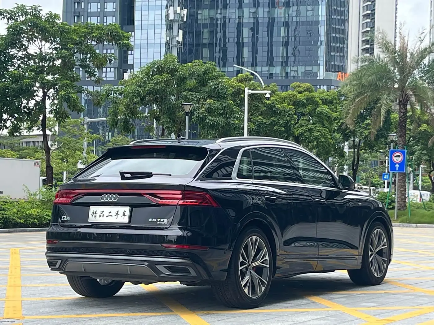 Audi Q8 2021 — Photo 6/15