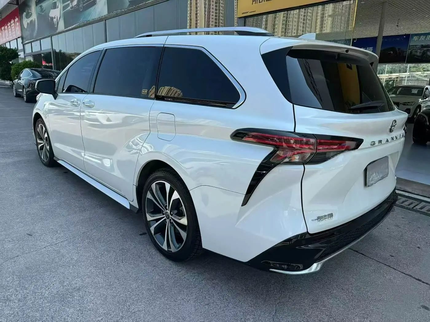 Toyota Granvia 2024 — ფოტო 9/9