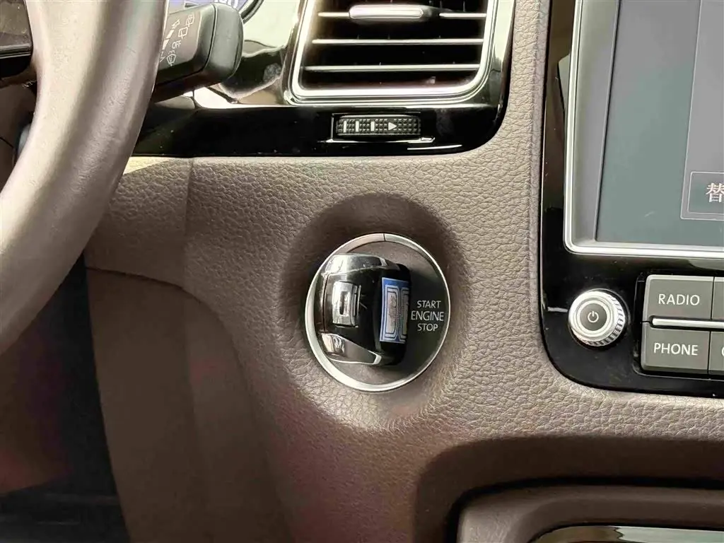 Volkswagen Touareg 2018 — Şəkil 16/20