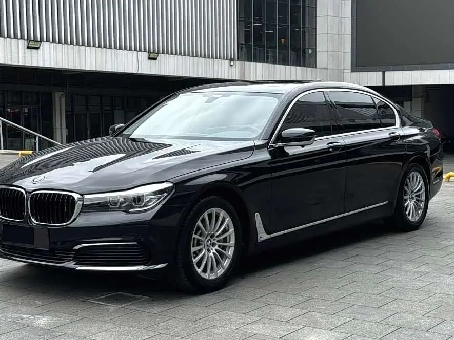 BMW 7 Series 2017 — Фото 1/10
