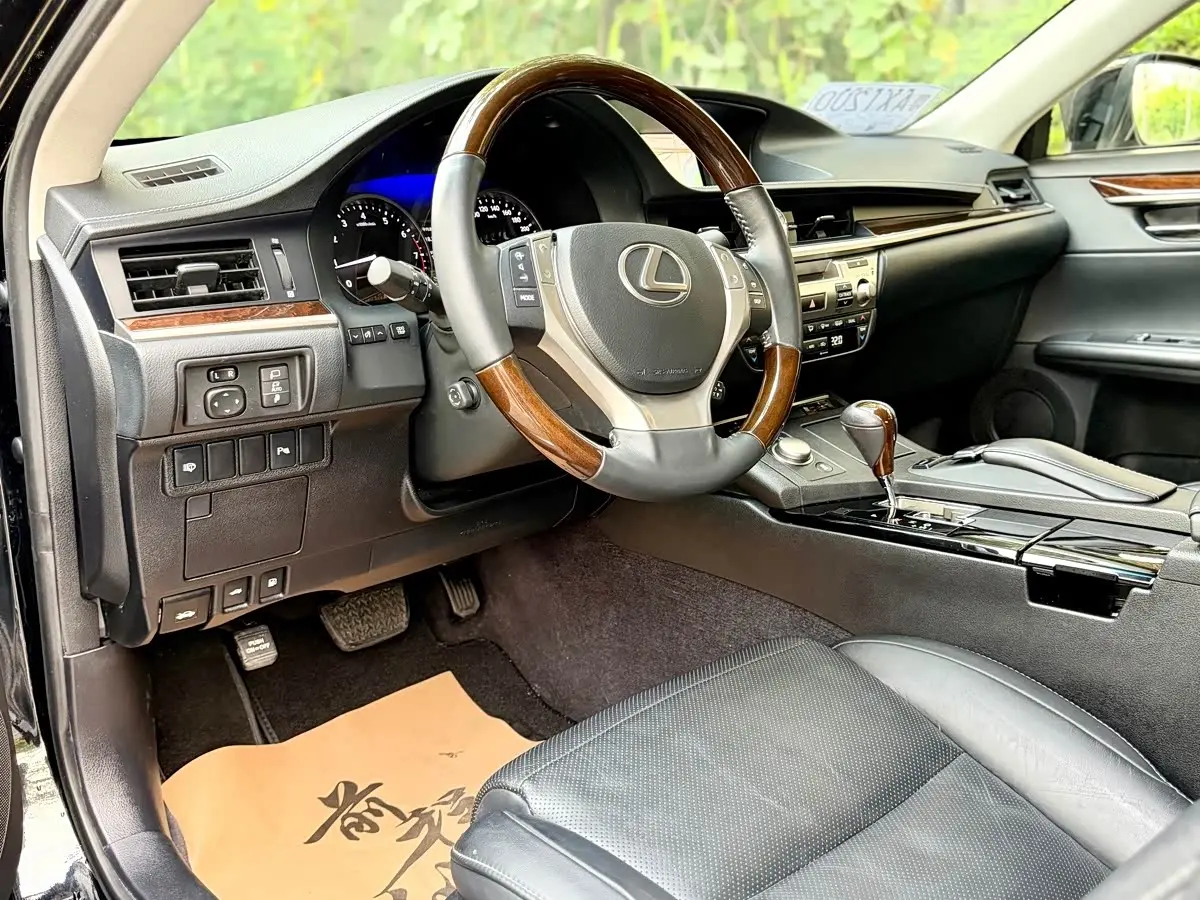 Lexus ES 2014 — Фото 13/20