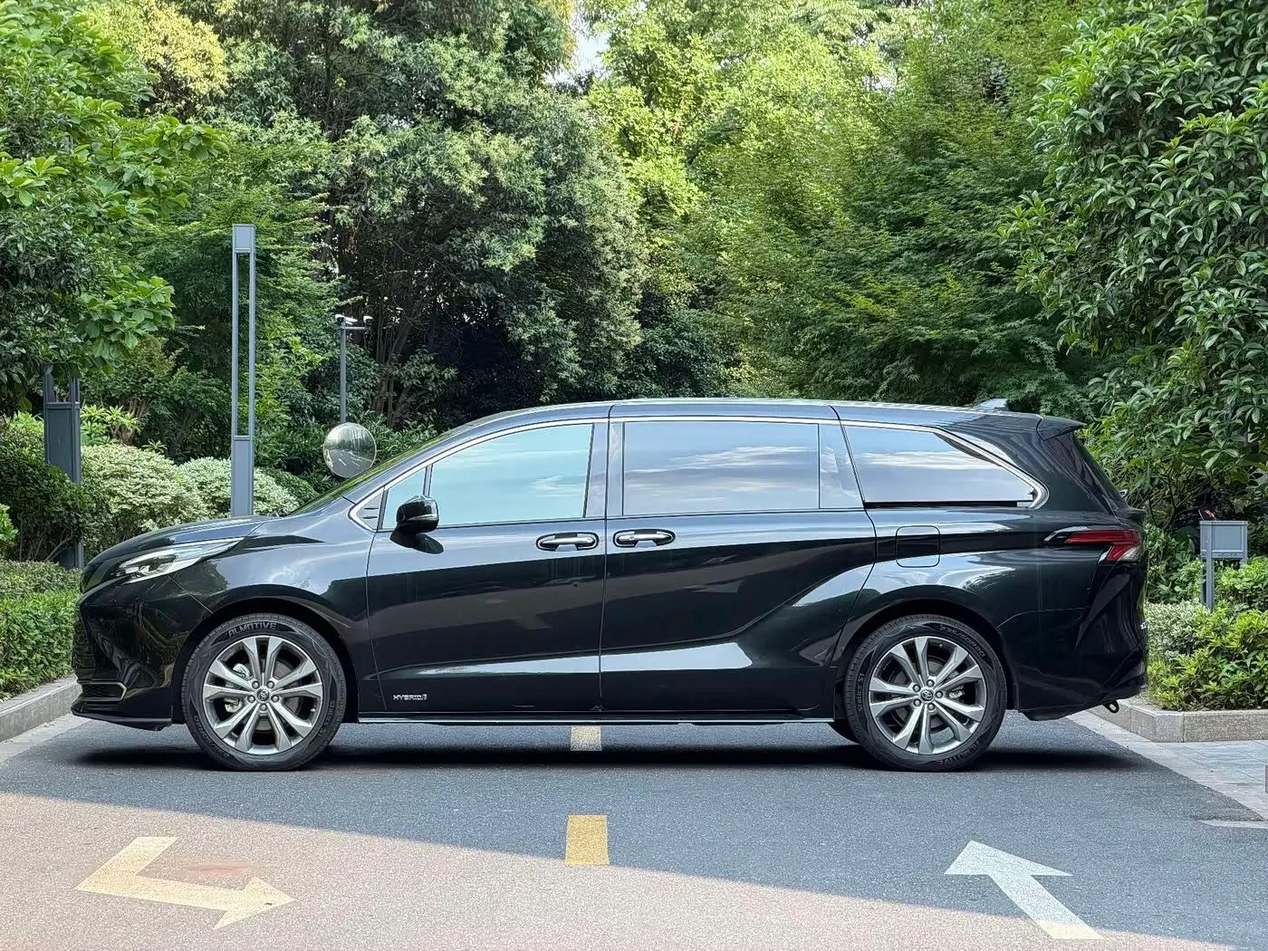 Toyota Sienna 2023 — Şəkil 7/16