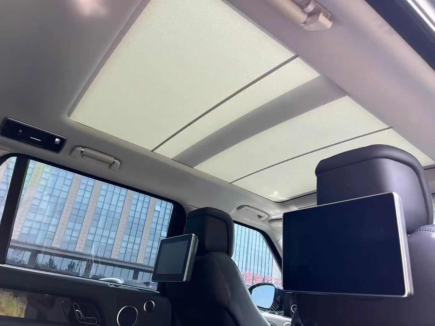 Land Rover Range Rover 2021 — Photo 13/15