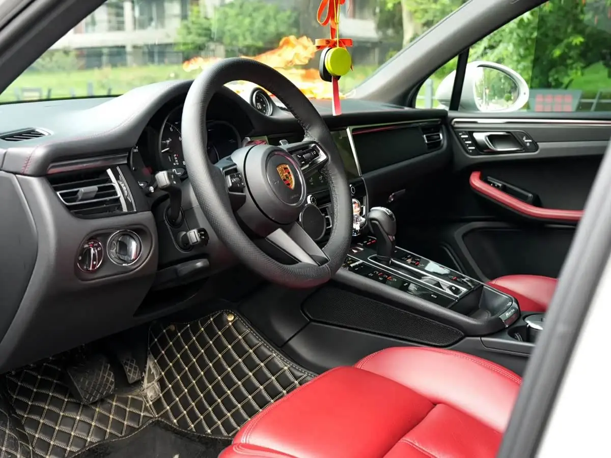 Porsche Macan 2023 — Photo 10/20