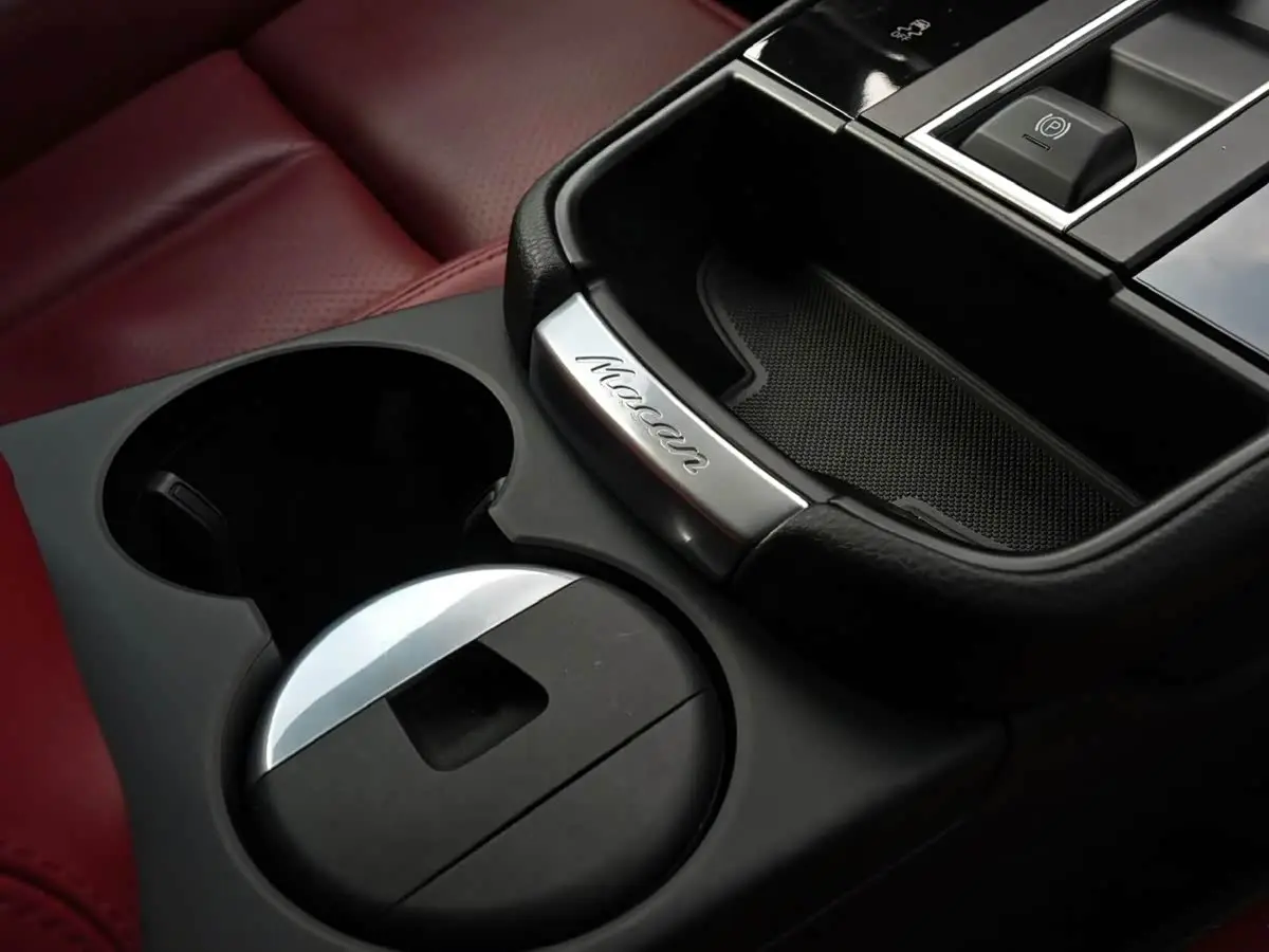 Porsche Macan 2023 — Photo 19/20