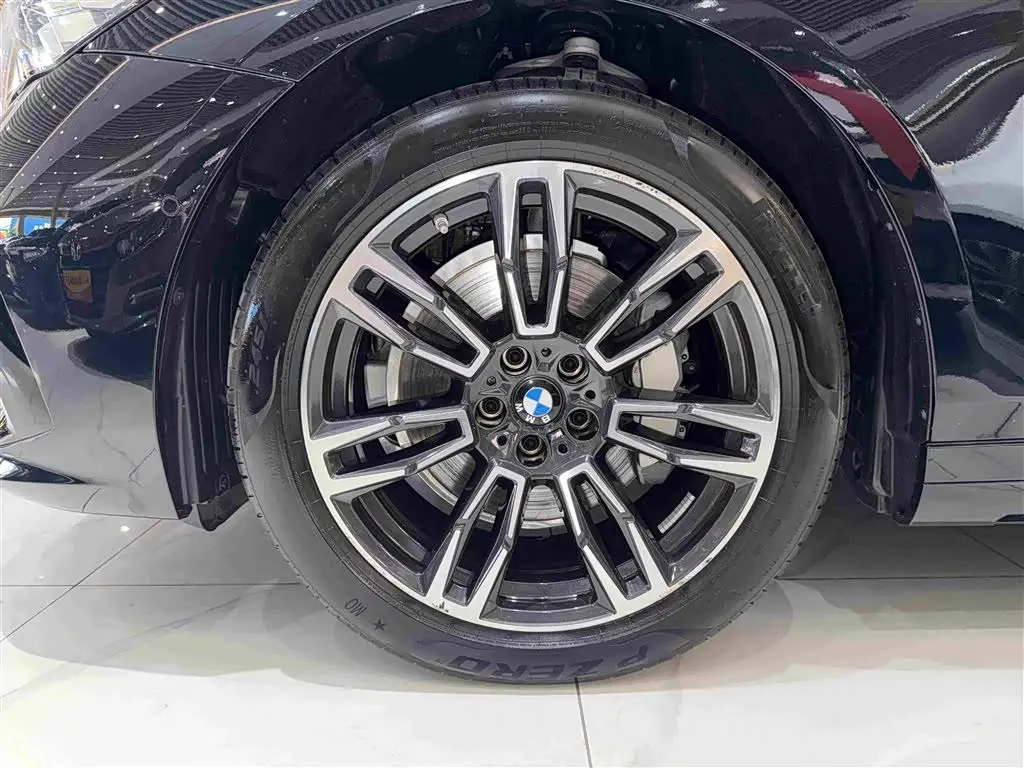 BMW 5 Series 2025 — Şəkil 10/20