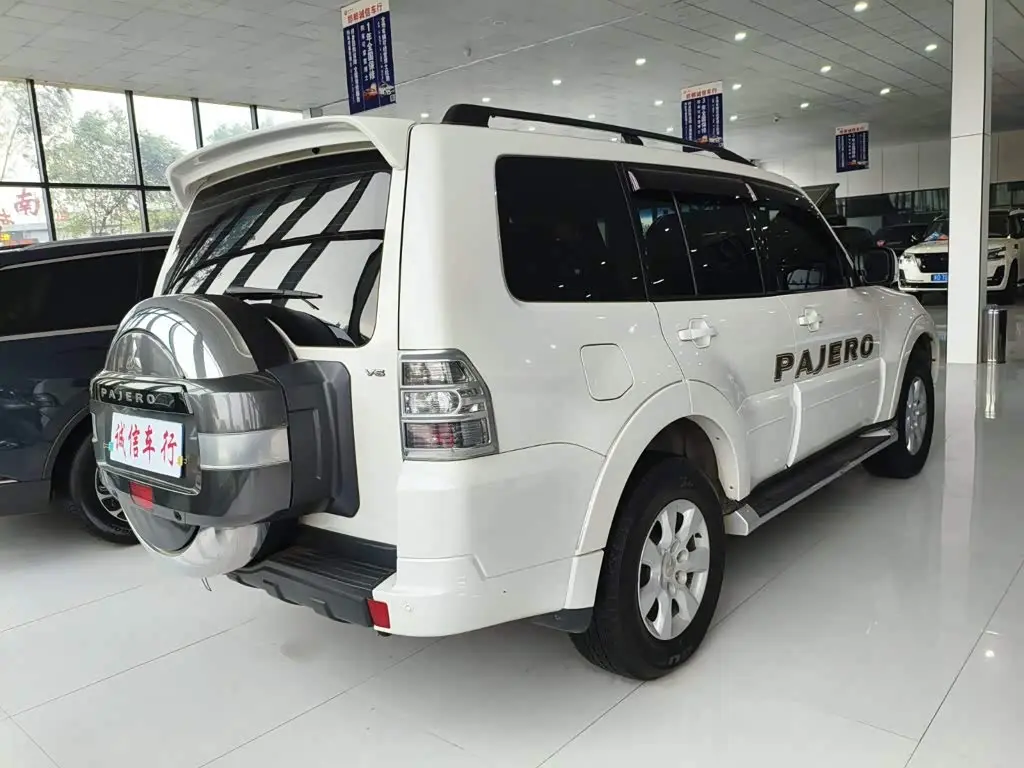 Mitsubishi Pajero 2019 — Şəkil 4/16