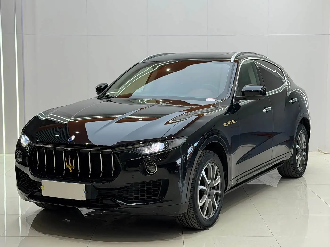 Maserati Levante 2016 — Фото 2/20