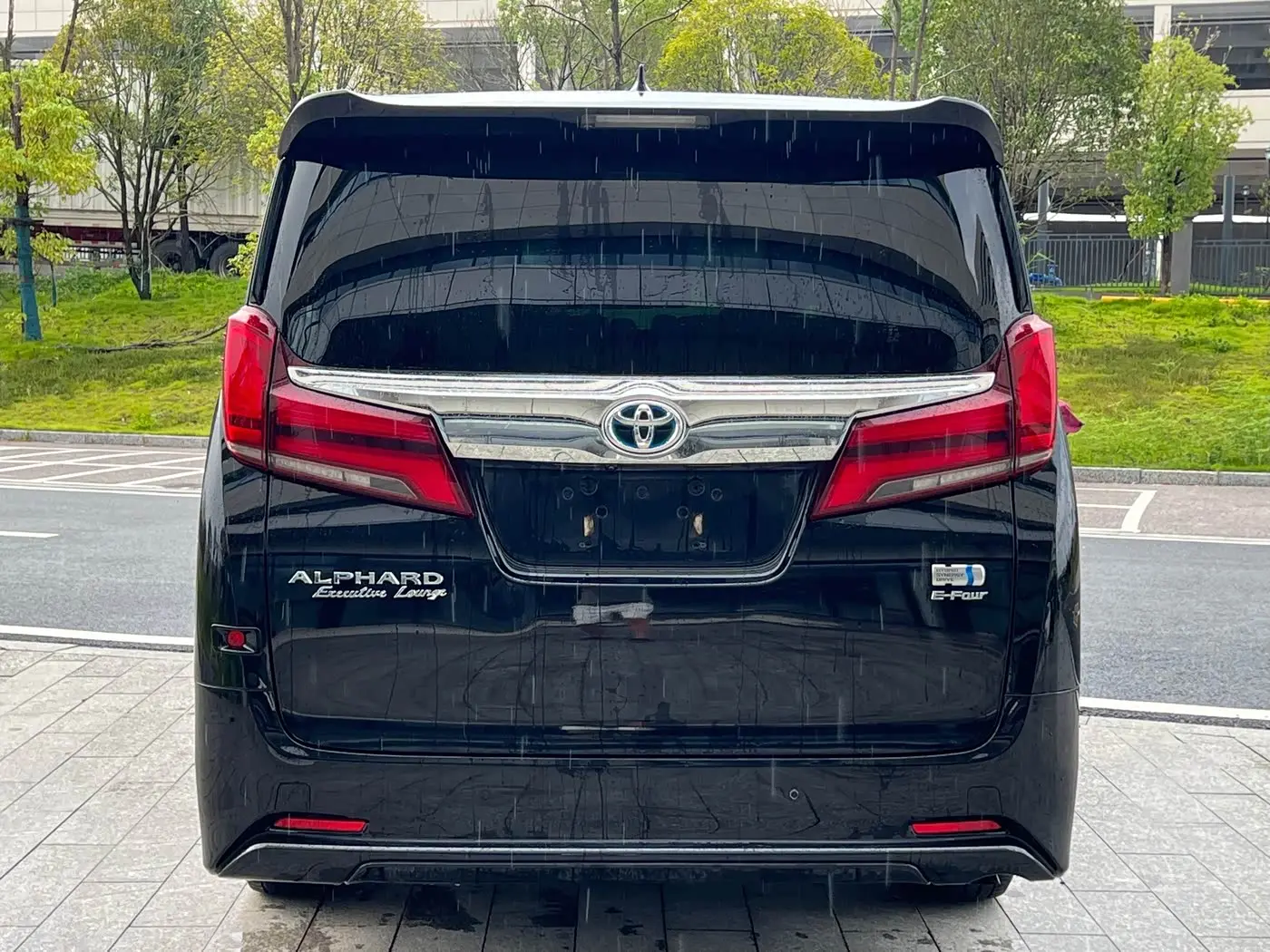 Toyota Alphard 2023 — Photo 5/12