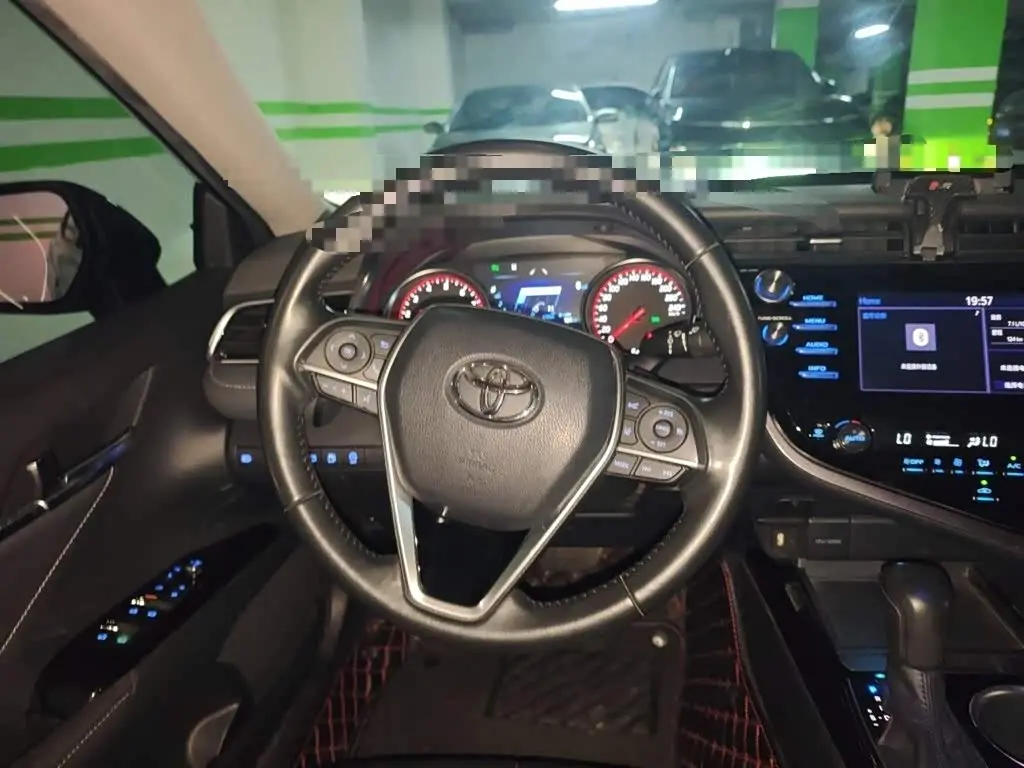 Toyota Camry 2018 — Photo 3/20