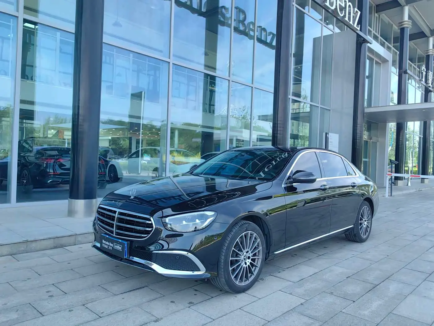 Mercedes-Benz E-Class 2023 — Photo 1/15