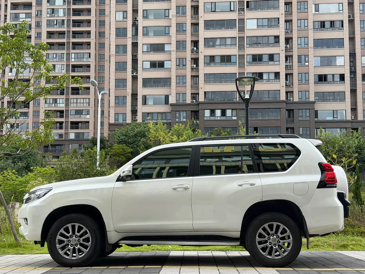 Toyota Prado 2018 — Photo 5/9