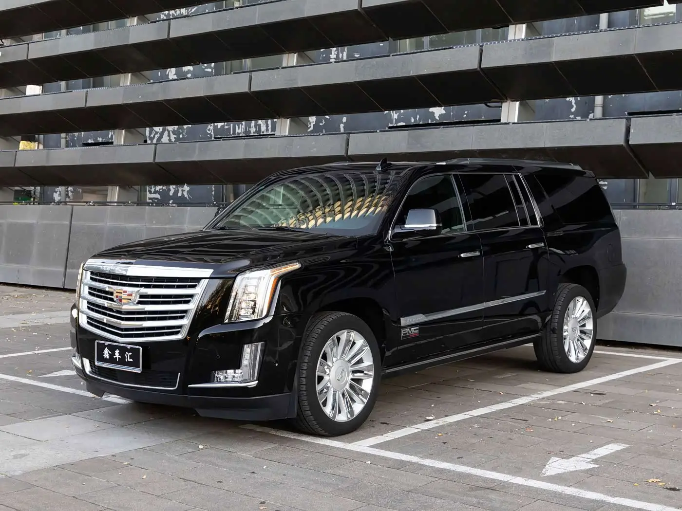 Cadillac Escalade 2020 — Фото 1/20