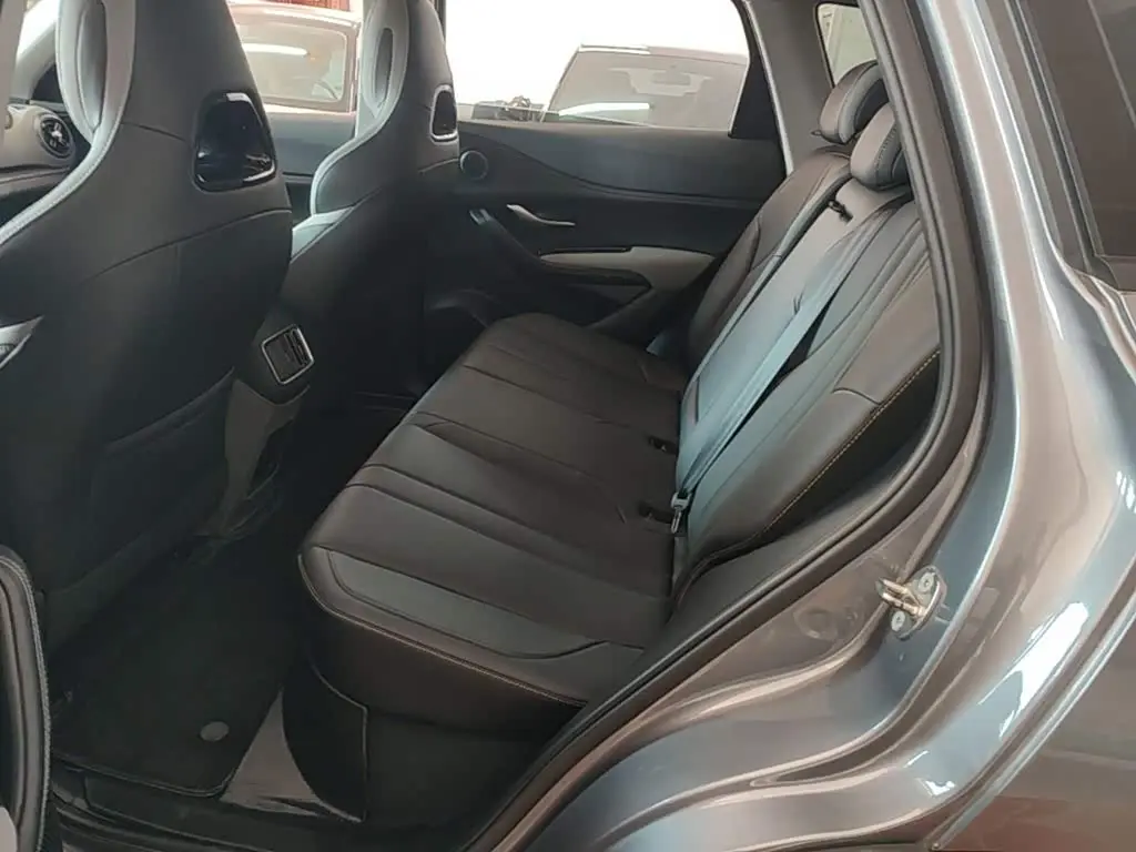 BYD Seal 05 DM-i 2025 — Фото 17/20