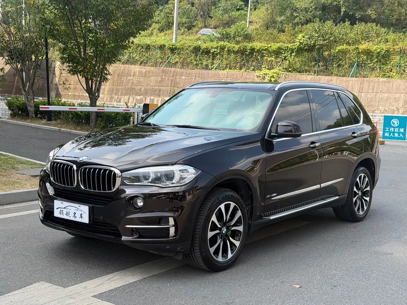 BMW X5 2018 — Фото 1/20