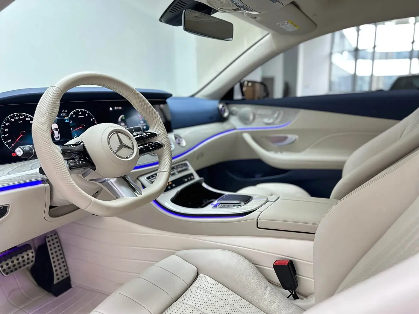 Mercedes-Benz E-Class 2024 — Photo 8/20