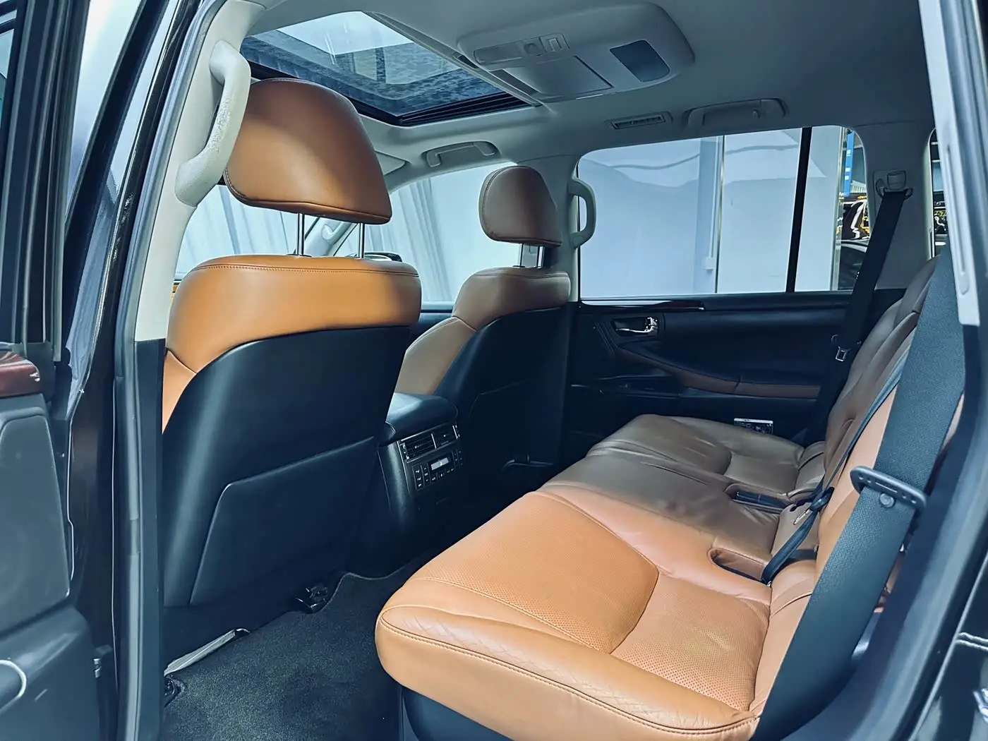 Lexus LX 2011 — ფოტო 14/20