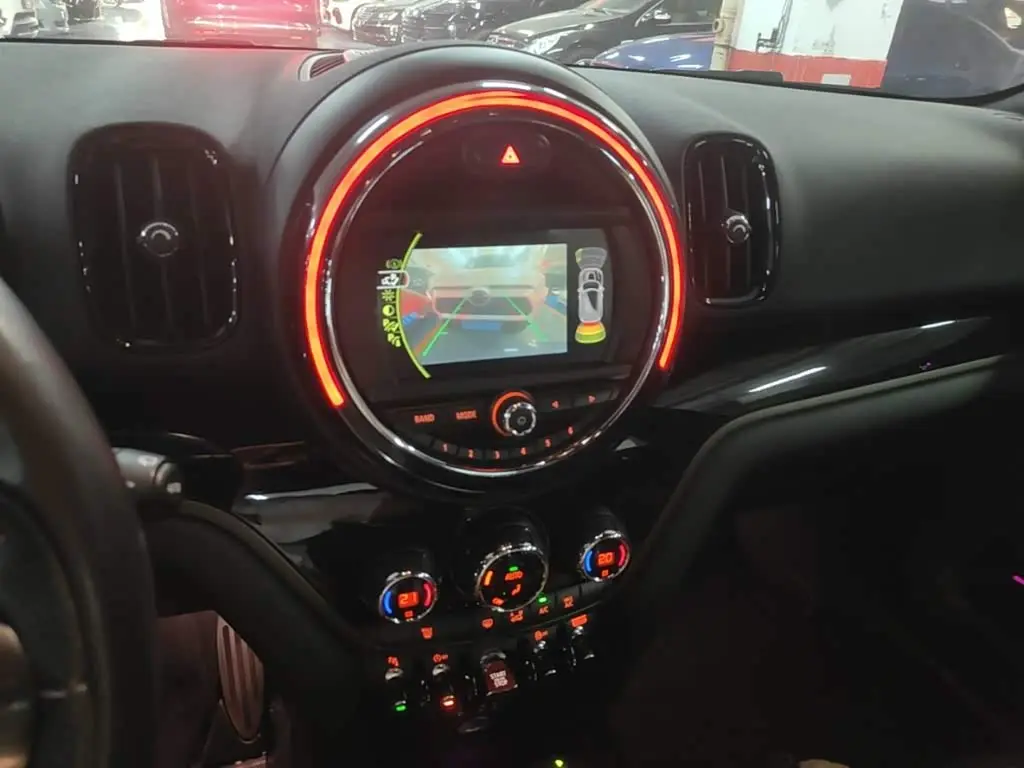 MINI JCW COUNTRYMAN 2018 — Фото 12/19