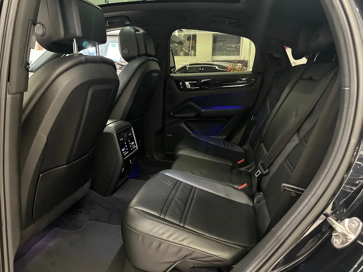 Porsche Cayenne 2021 — Photo 6/18