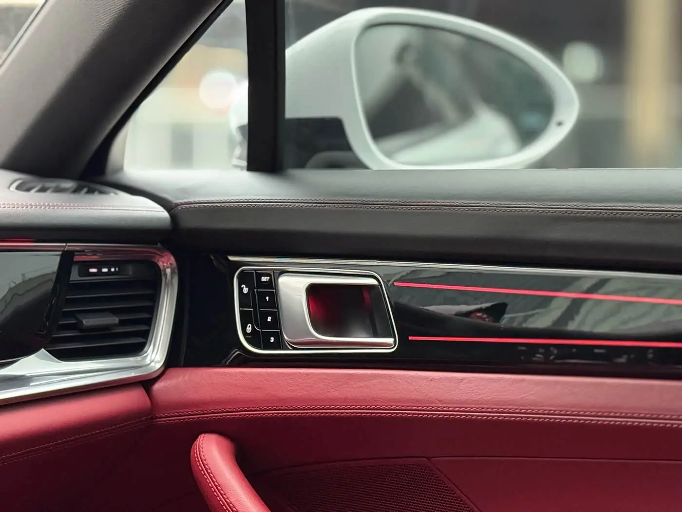 Porsche Panamera 2018 — Фото 15/17