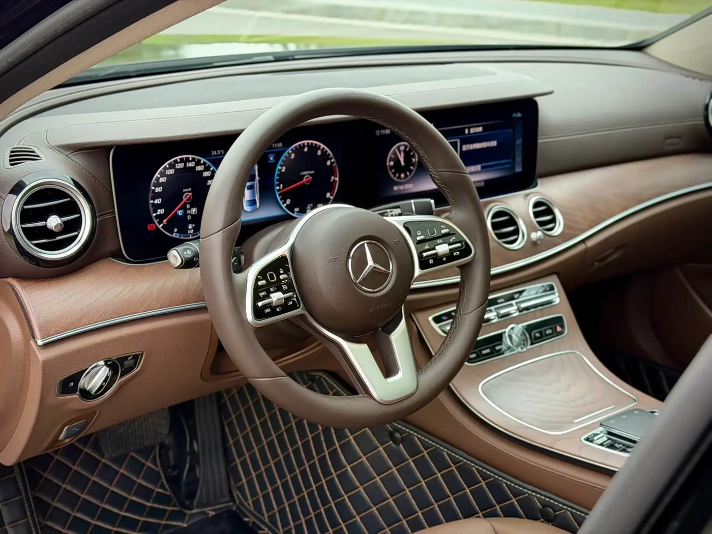 Mercedes-Benz E-Class 2019 — Фото 8/19