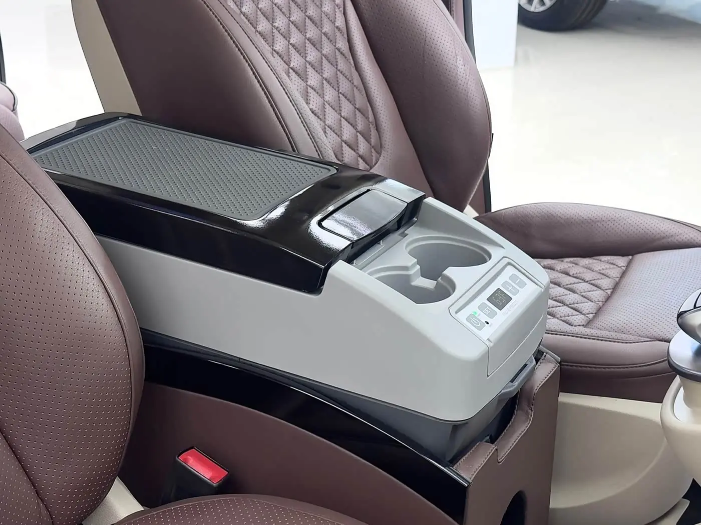 Mercedes-Benz V-Class 2018 — Şəkil 17/19
