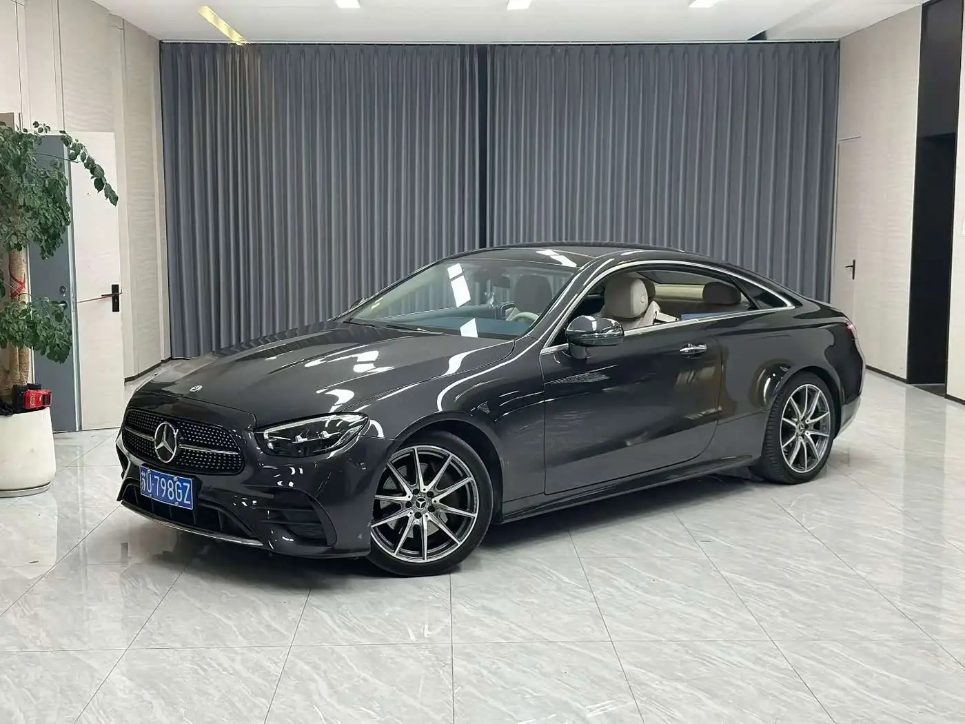 Mercedes-Benz E-Class 2023 — Фото 1/10