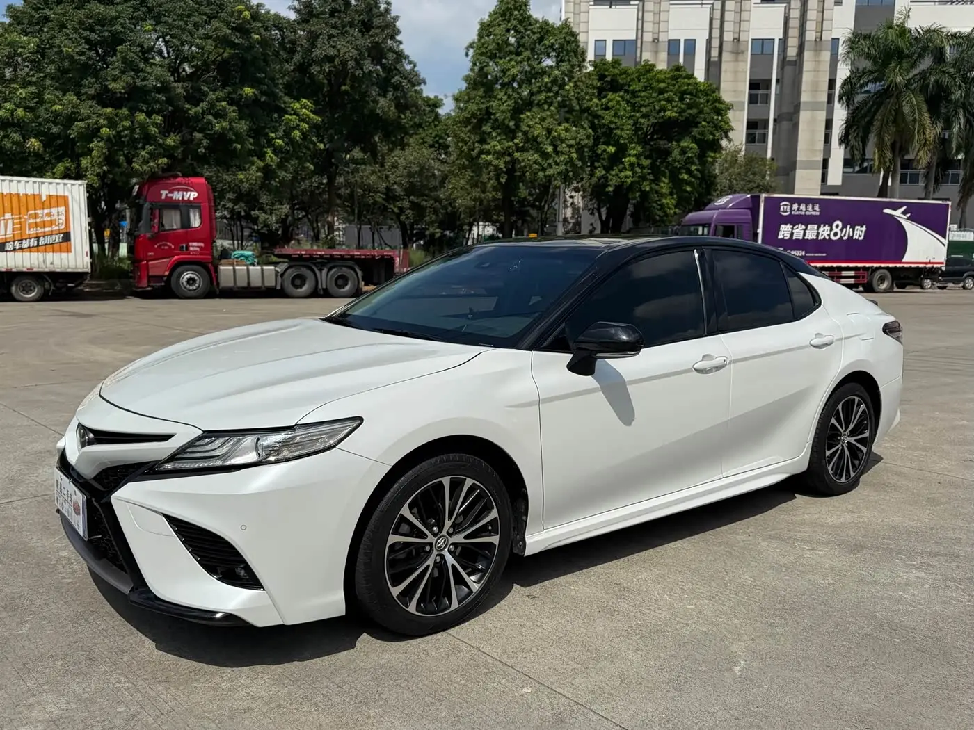 Toyota Camry 2021 — Фото 1/17