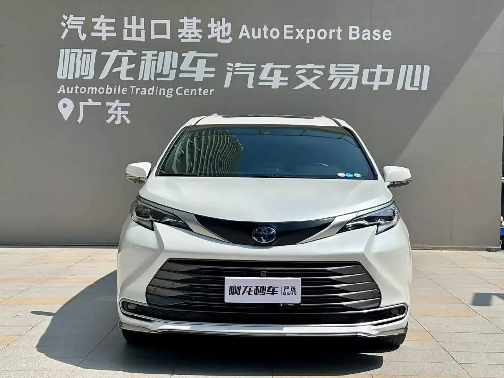 Toyota Sienna 2023 — Фото 2/14