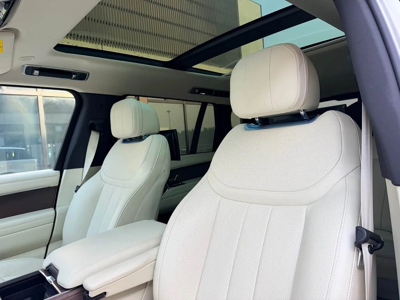 Land Rover Range Rover 2023 — Фото 12/19