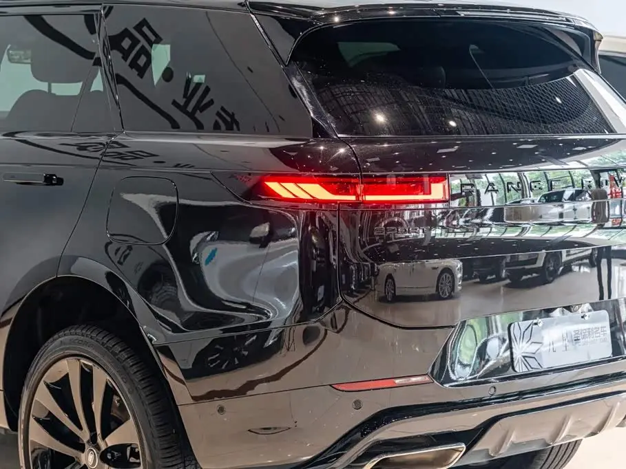 Land Rover Range Rover Sport PHEV 2025 — Photo 17/19