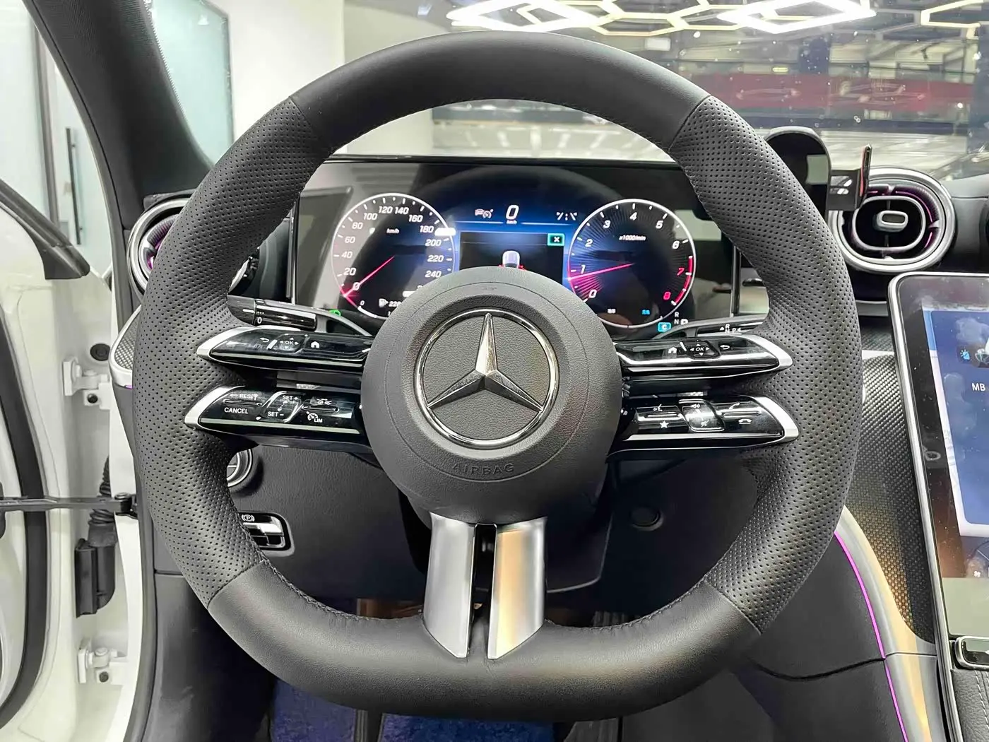 Mercedes-Benz C-Class 2024 — Photo 14/16