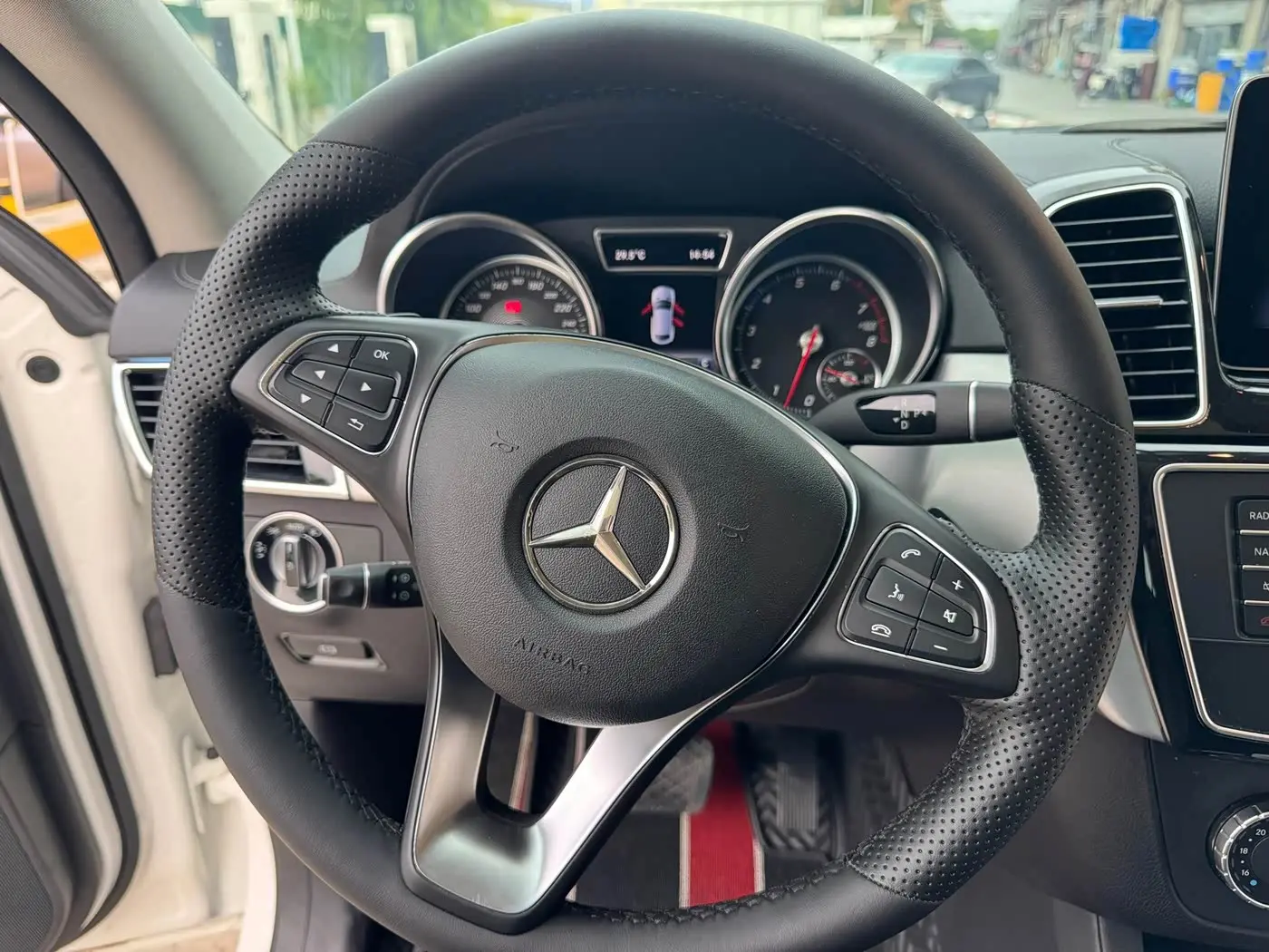 Mercedes-Benz GLE Coupe 2018 — Şəkil 10/19